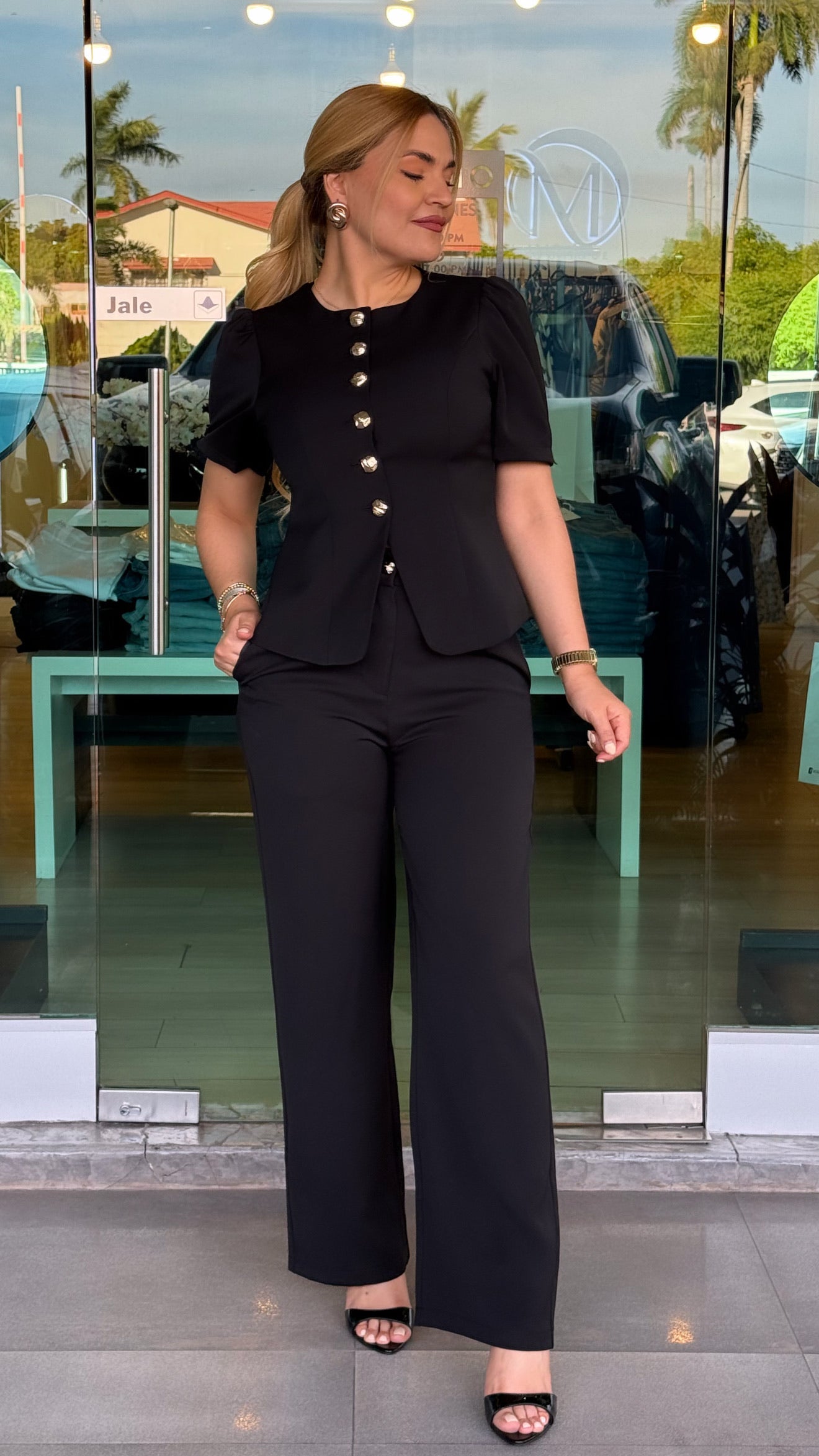 Set formal con botones dorados