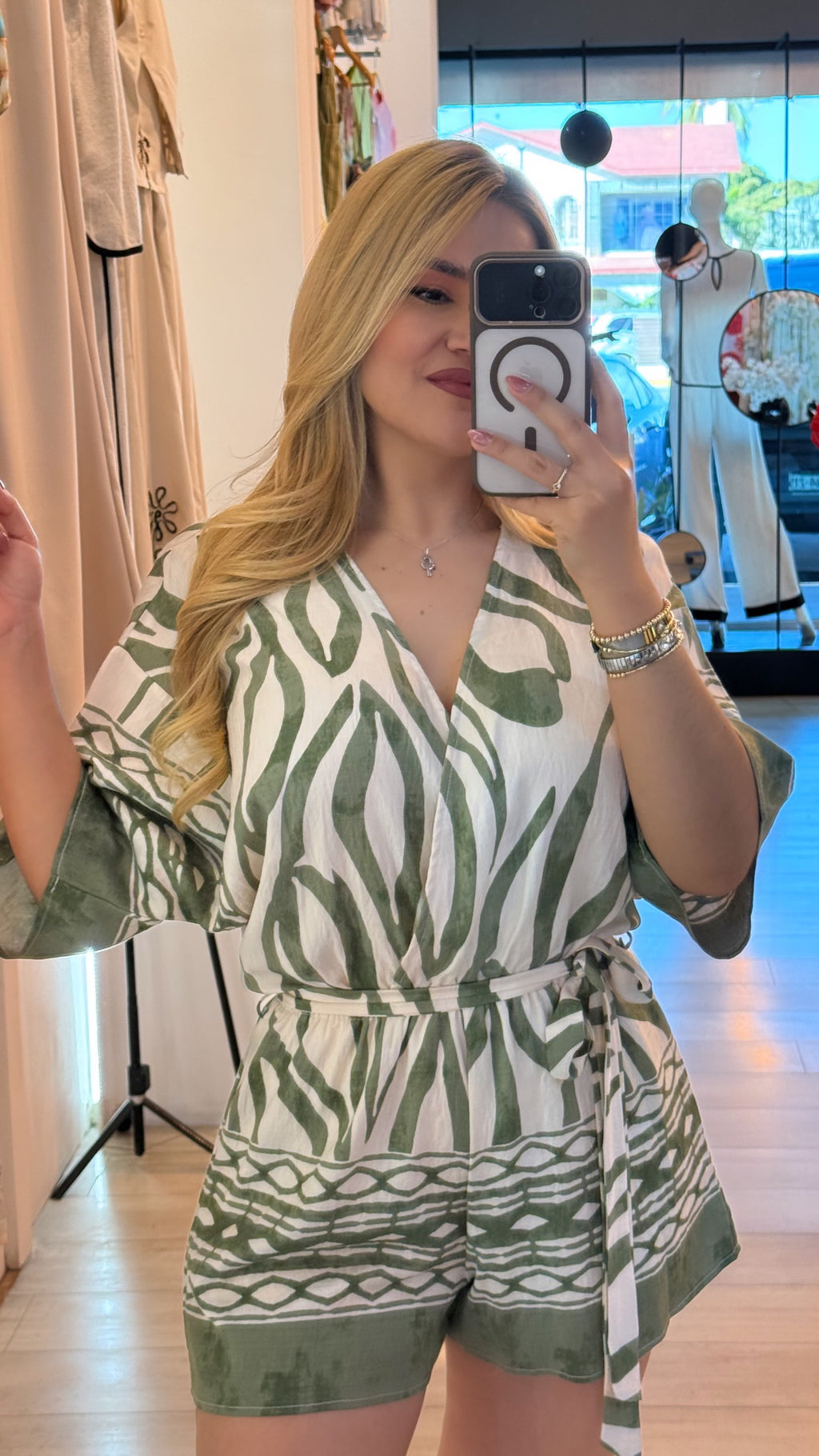Enterizo de short verde y blanco