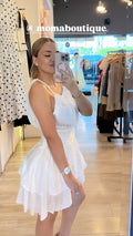 Vestido corto blanco, detalle de perlas