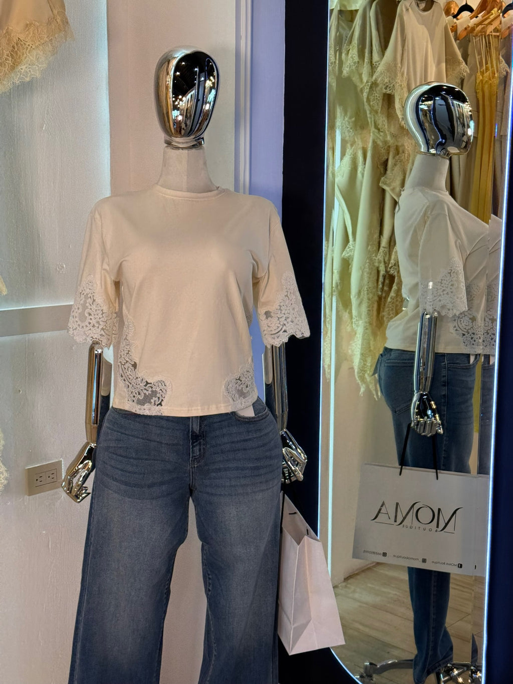 Blusa detalle de encaje