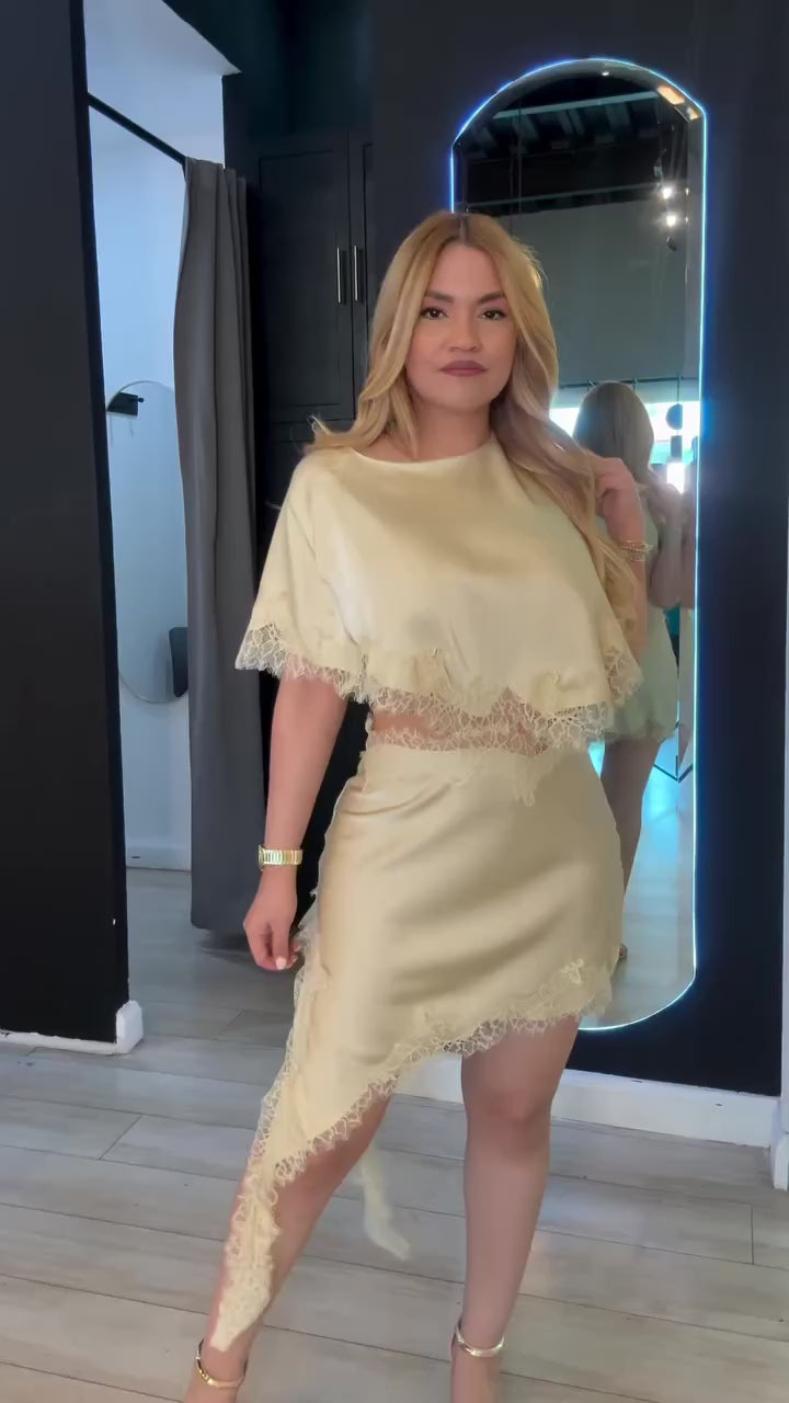 Vestido beige detalles de encaje